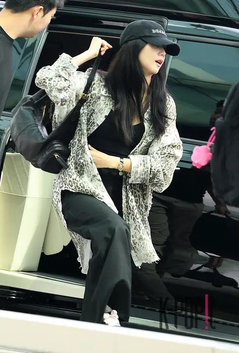 Jisoo (BLACKPINK) — Airport