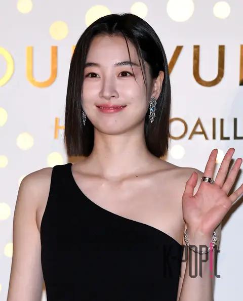 Won Ji-an — Launch
