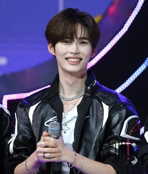 Sung Han-bin (ZEROBASEONE) — The Show