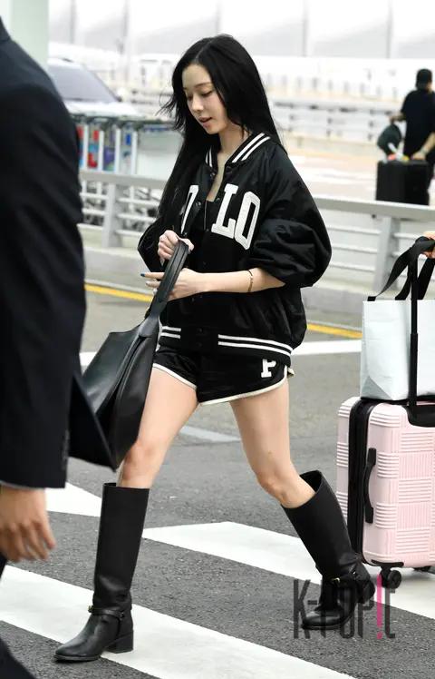 Winter (aespa) — Airport
