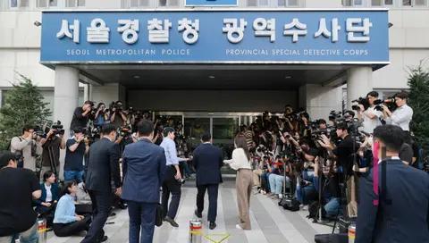 Bang Si-hyuk — Police Station Appearance