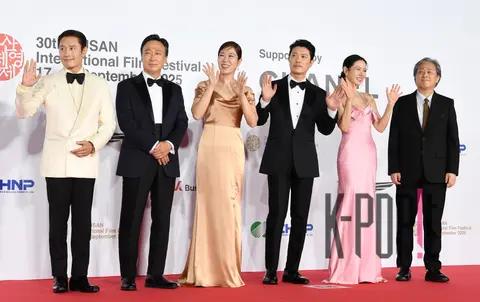 Director Park Chan-wook, Lee Byung-hun, Son Ye-jin, Park Hee-soon, Lee Sung-min, Yim Hye-ran — Busan International Film Festival Red Carpet — 2025-09-17