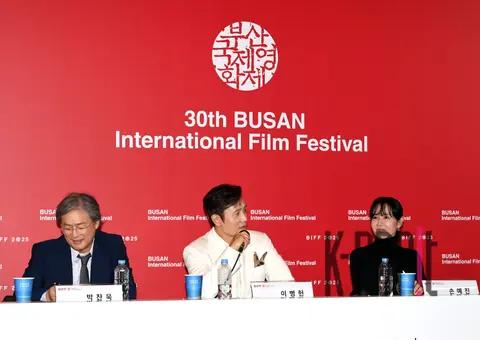 Director Park Chan-wook, Lee Byung-hun, Son Ye-jin — No Other Choice Opening