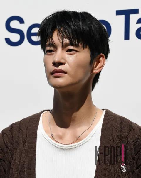 Seo In-guk — Launch