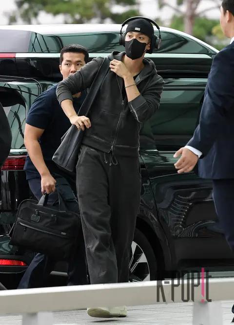 DK (SEVENTEEN) — Airport