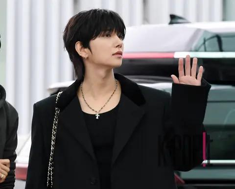 Joshua (SEVENTEEN) — Airport