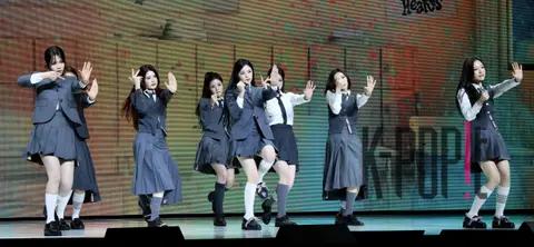 Hearts2Hearts — Showcase