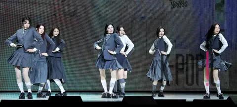 Hearts2Hearts — Showcase