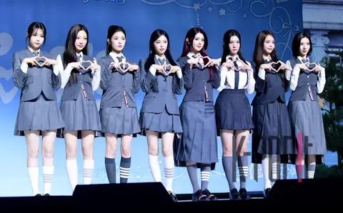 Hearts2Hearts — Showcase