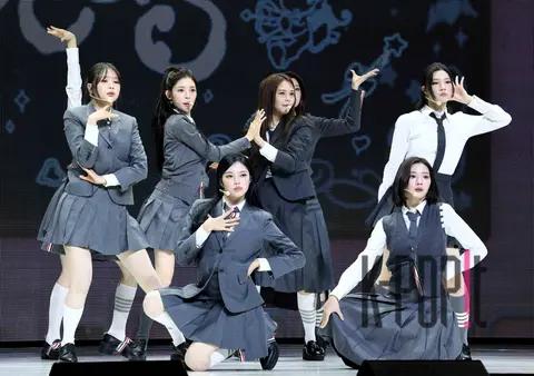 Hearts2Hearts — Showcase