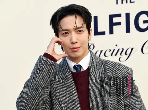 Jung Yong-hwa — Launch