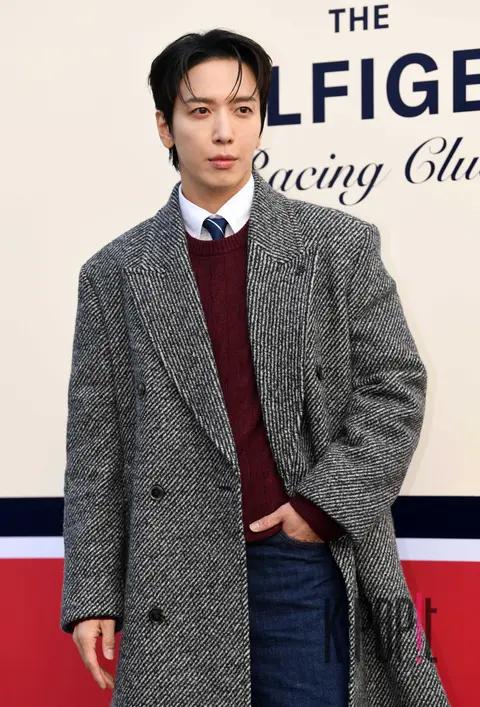 Jung Yong-hwa — Launch