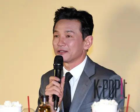 Hwang Jung-min — Blue Dragon Film Awards Handprinting