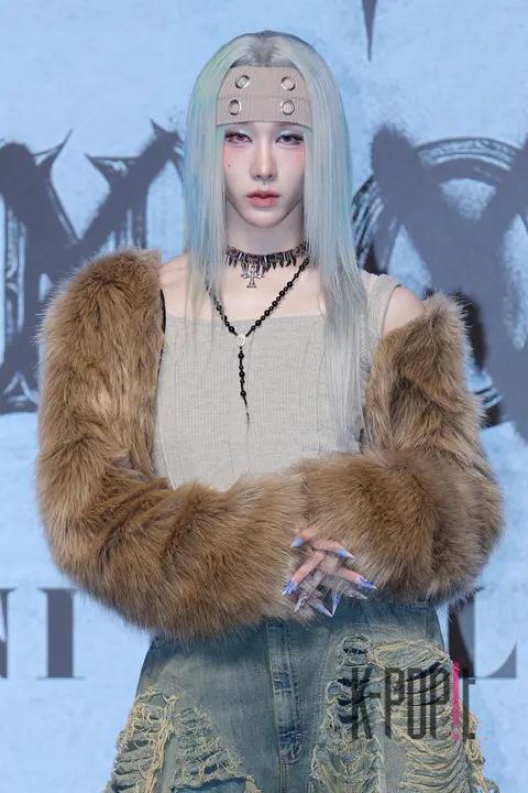 X-Love Lui — Showcase