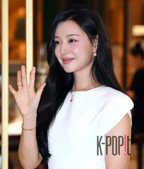 Kim Ji-won — Launch