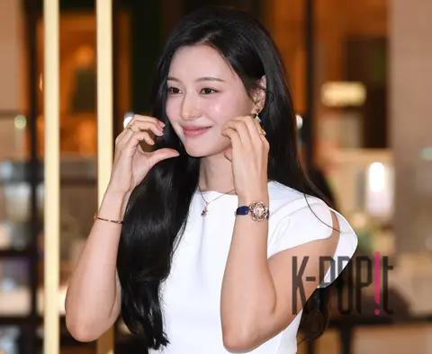 Kim Ji-won — Launch