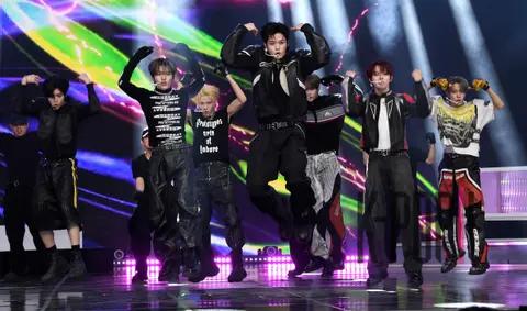 Close Your Eyes — Showcase
