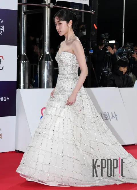 Noh Yun-seo — Blue Dragon Film Awards Red Carpet