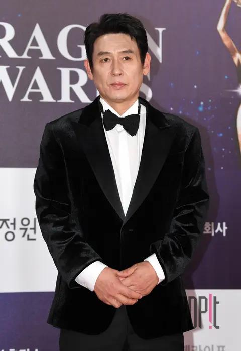 Seol Kyung-gu — Blue Dragon Film Awards Red Carpet