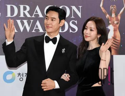 Lee Je-hoon, Han Ji-min — Blue Dragon Film Awards Red Carpet