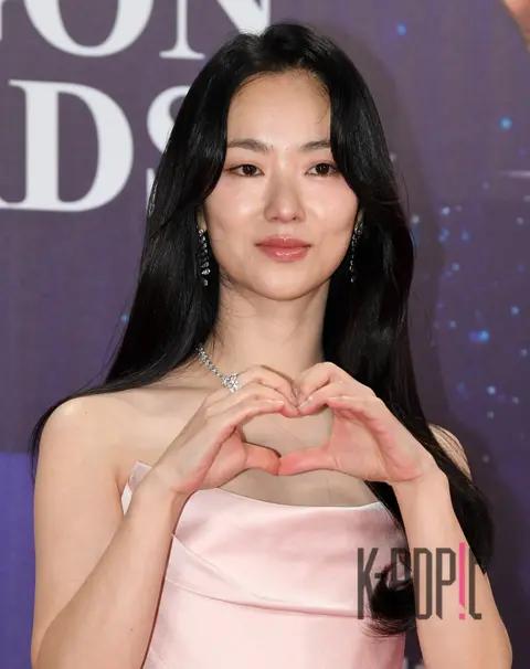 Jeon Yeo-bin — Blue Dragon Film Awards Red Carpet