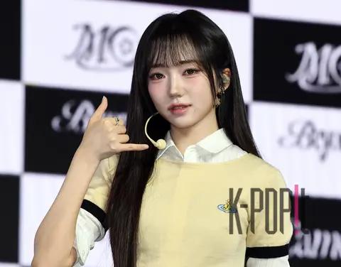 Park Si-on (tripleS MOON) — Showcase