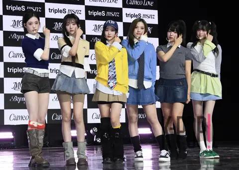 Moon (tripleS) — Showcase