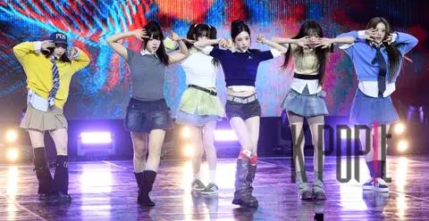 Moon (tripleS) — Showcase