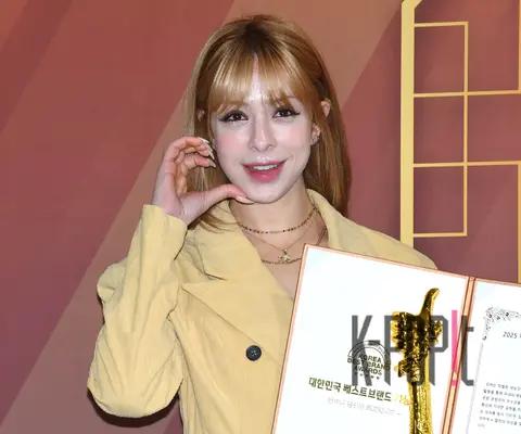 Yasmine Aladdin — Hallyu Entertainment Awards