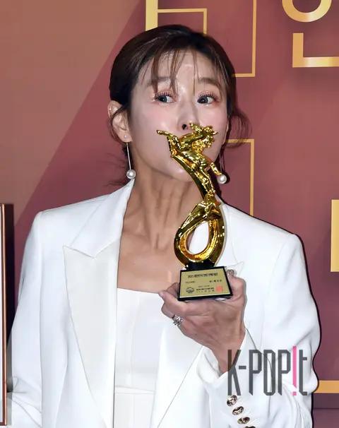Yeh Ji-won — Hallyu Entertainment Awards