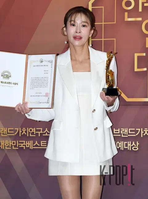 Yeh Ji-won — Hallyu Entertainment Awards